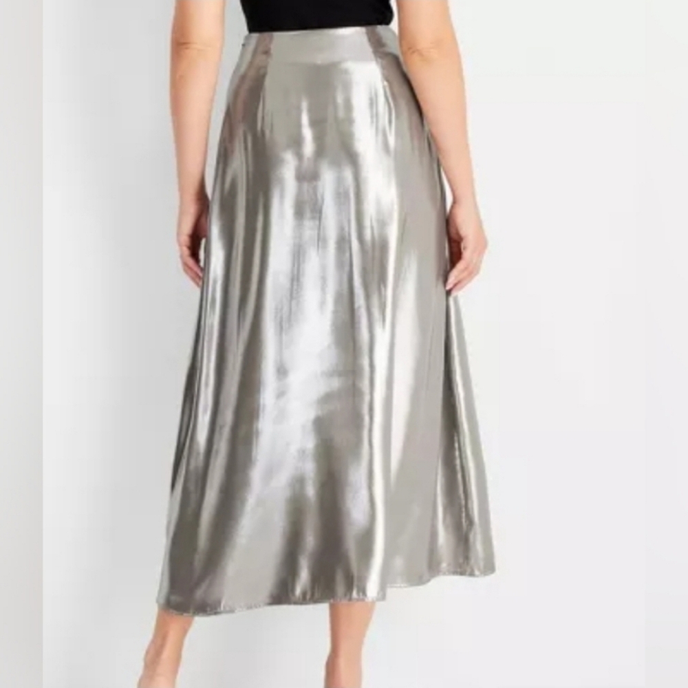 Elegant Asymmetrical Metallic Skirt - Picture 3 of 3